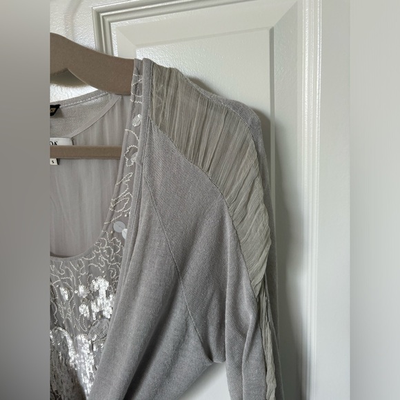 Beautifully detailed Noa Noa tank with Eva Kayan cropped wrap cardigan - Picture 2 of 5